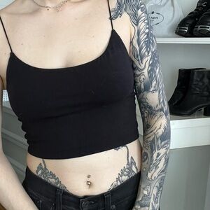 Aritizia black crop top